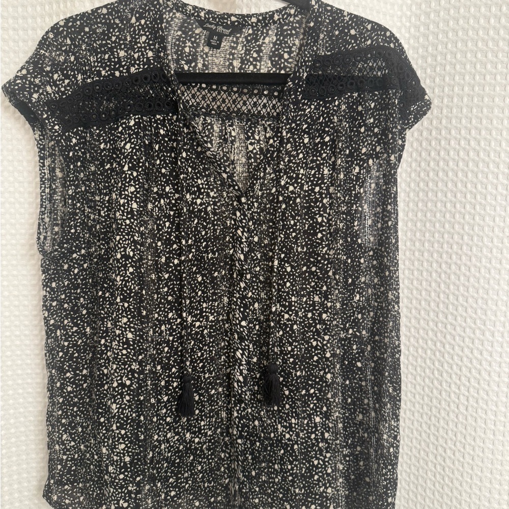 Lucky Brand Black and White Tie Front Blouse Size M